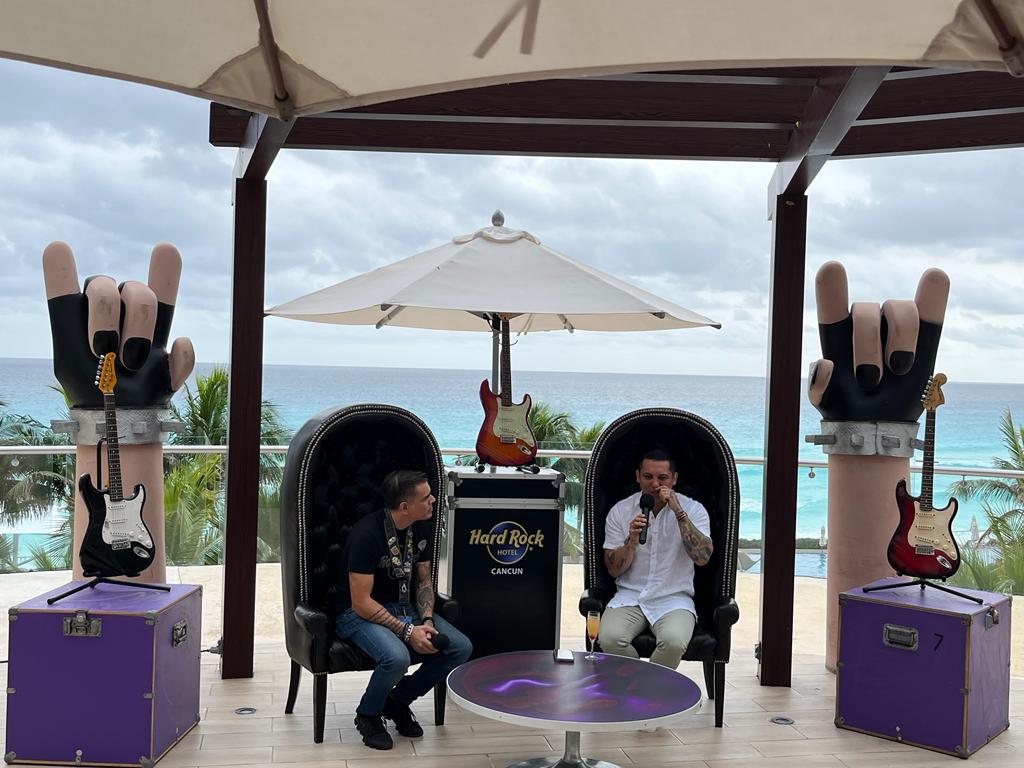 Crece memorabilia de Hard Rock Hotels con traje de Edwin Luna 0