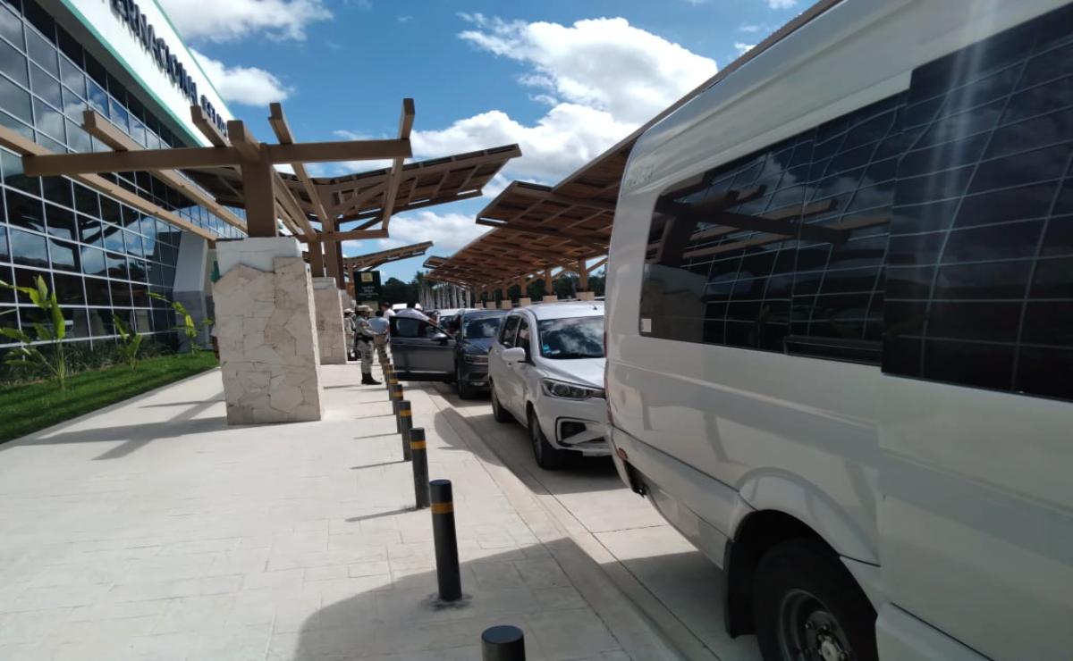 Urgen transportistas turísticos reducir tarifa de acceso al Aeropuerto Internacional deTulum